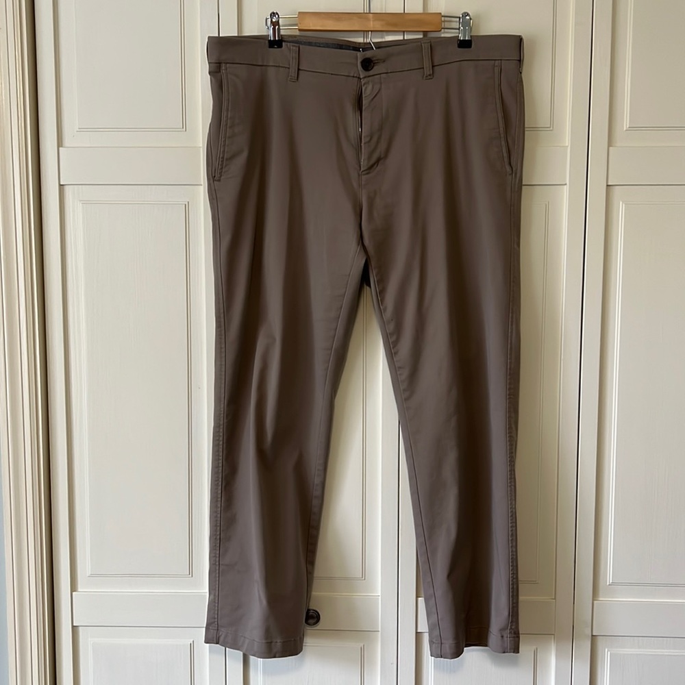 Men’s Haggar “Ultimate Travel Khaki” 38x30 Straight Fit Pants.